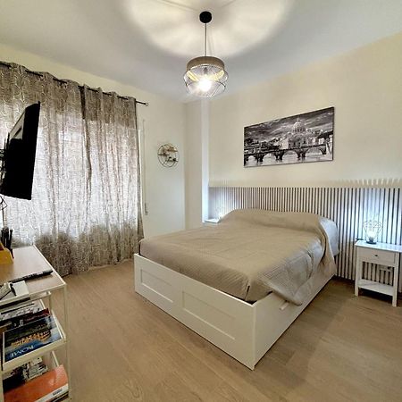 Casa Blaserna Nel Cuore Dello Shopping A Marconi E Trastevere Roma Exterior foto
